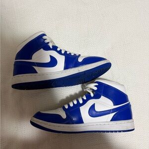 Nike Air Jordan’s Women’s Kentucky Blue and White Sneakers- Size 9